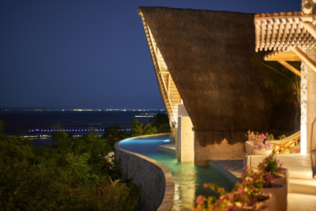 Mexican Caribbean 5-bedroom villa from US$937.69 per guest / taxes and healthy meals included